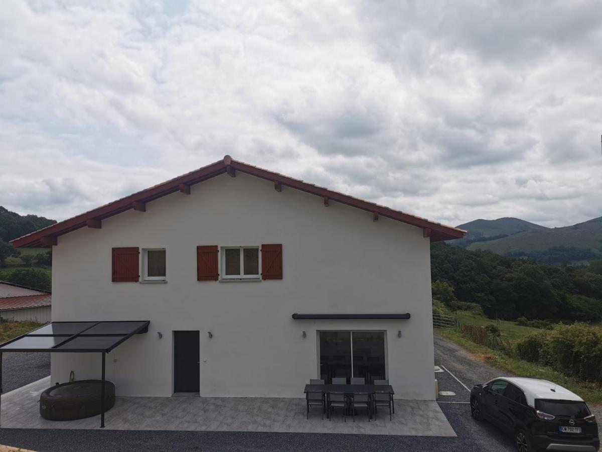 Maison Mitoyenne Au Coeur Du Pays Basque Saint-Esteben Eksteriør bilde